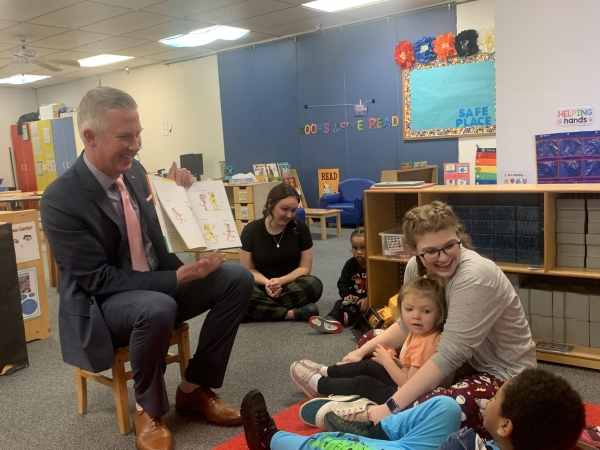 Photo for Special Guest Mayor Glenn Elliot Reads 